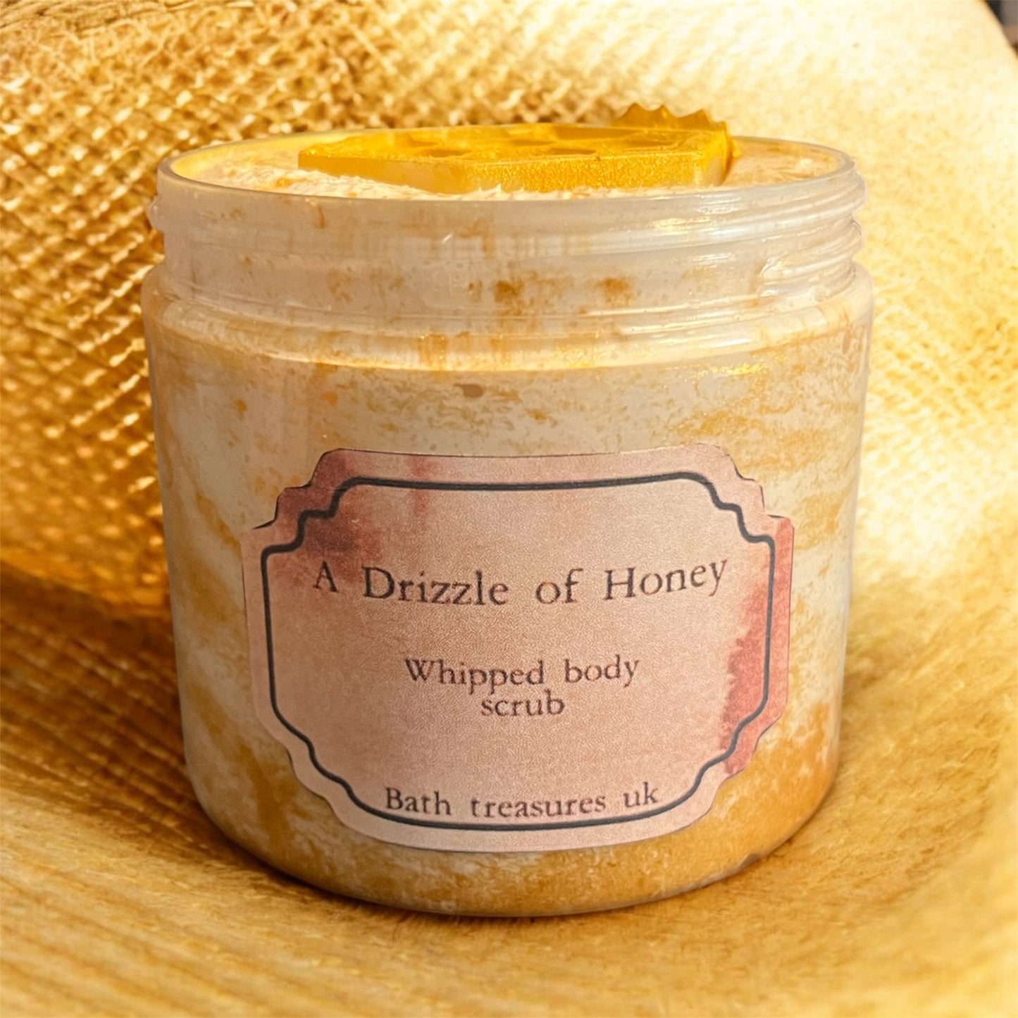 A drizzle of honey whipped body scrub 💫