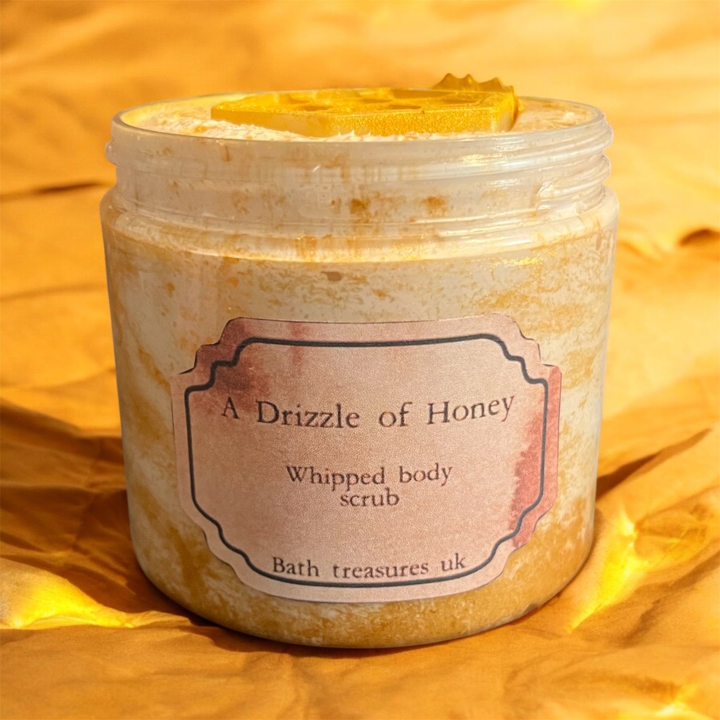 A drizzle of honey whipped body scrub 💫