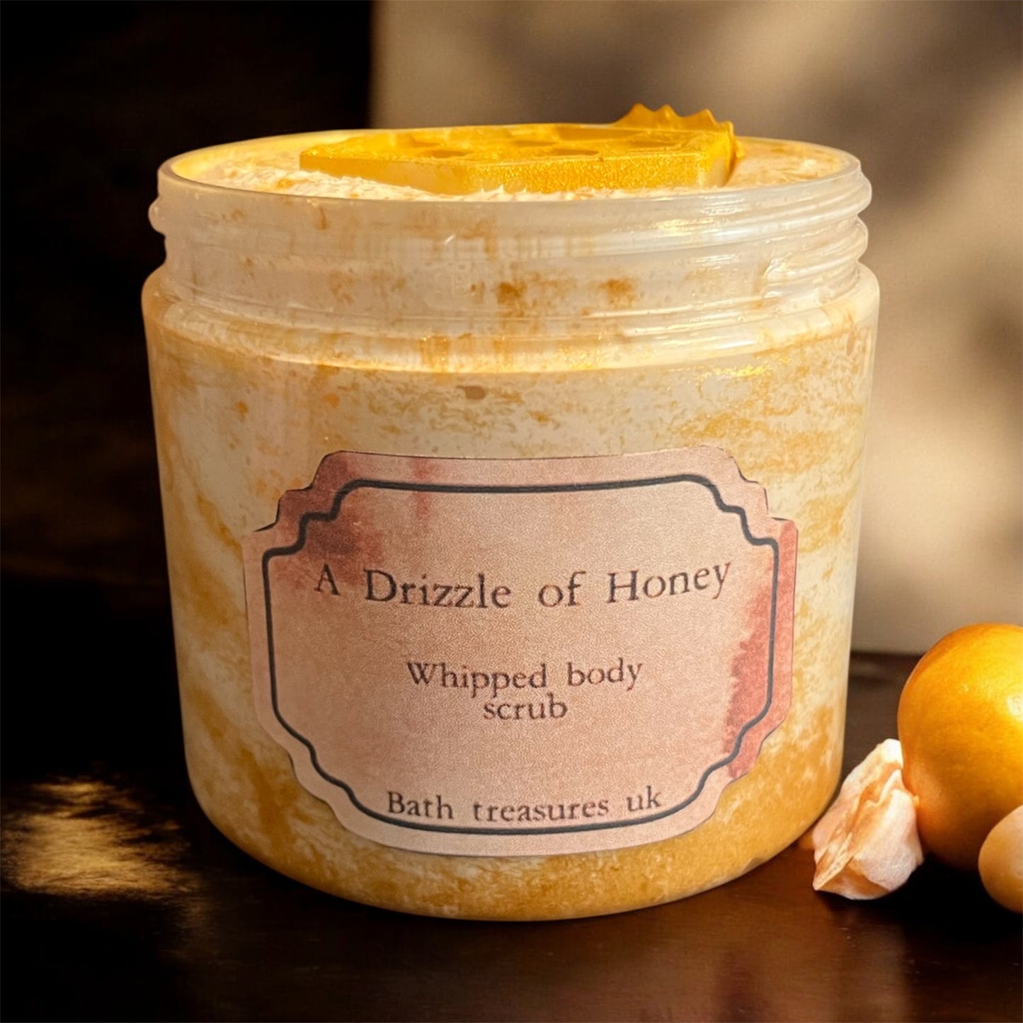 A drizzle of honey whipped body scrub 💫