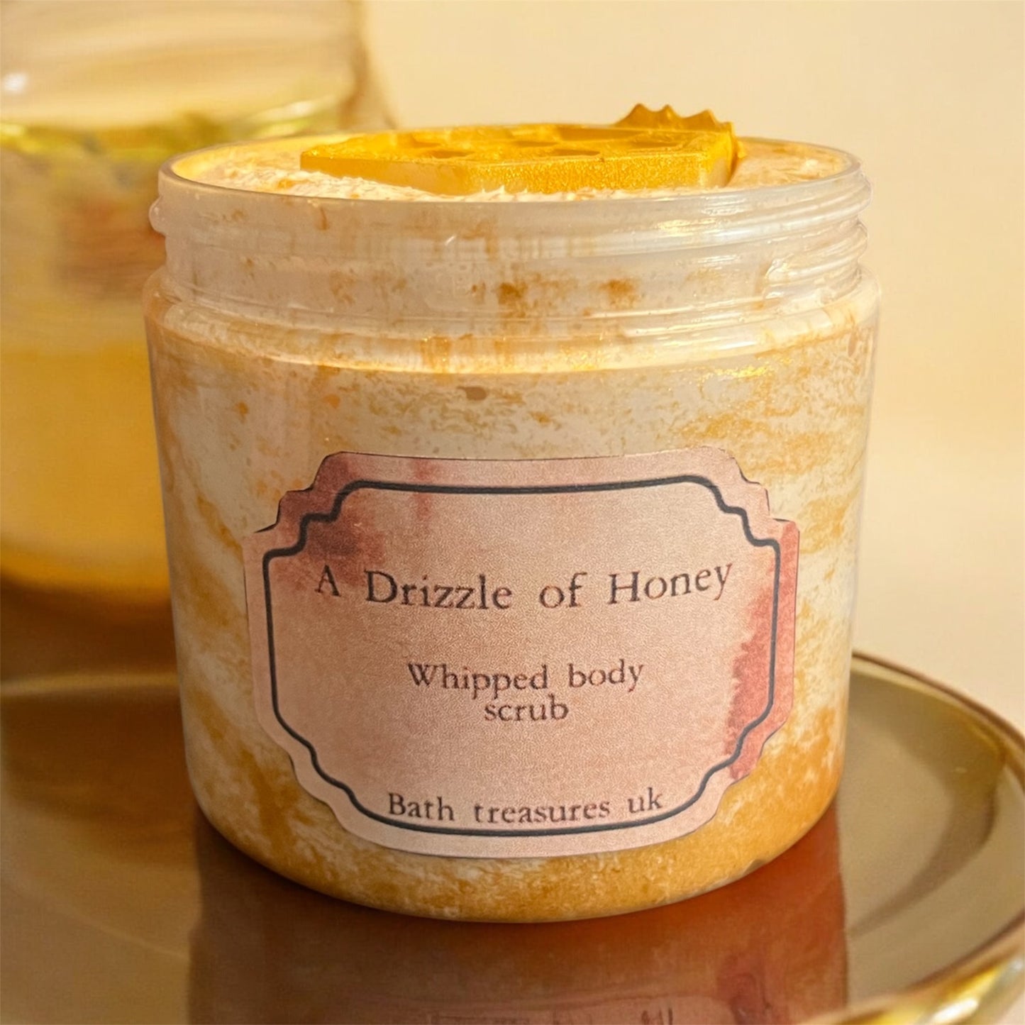 A drizzle of honey whipped body scrub 💫