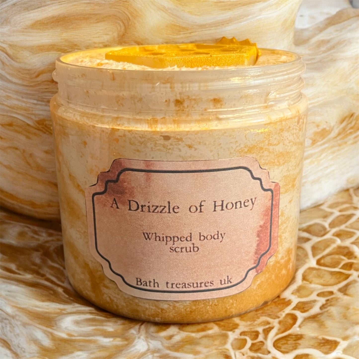 A drizzle of honey whipped body scrub 💫