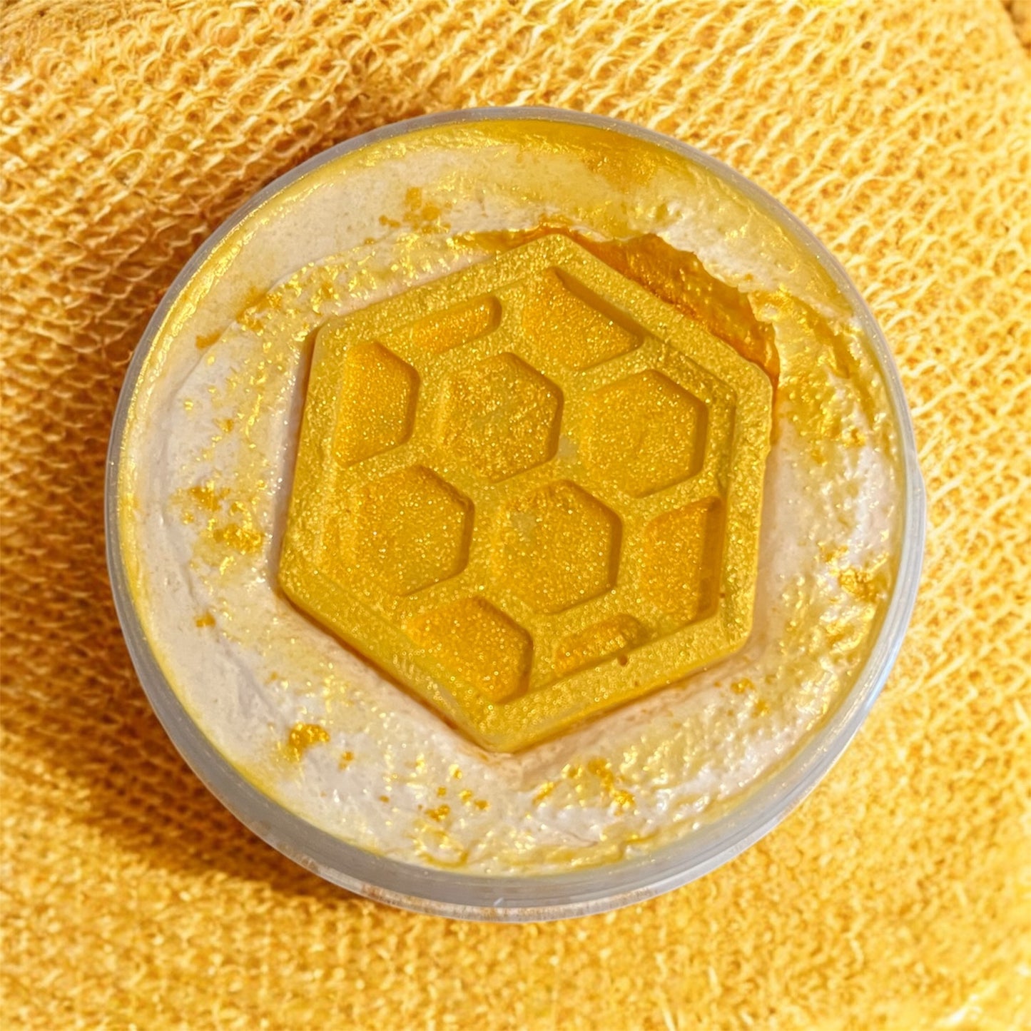 A drizzle of honey whipped body scrub 💫
