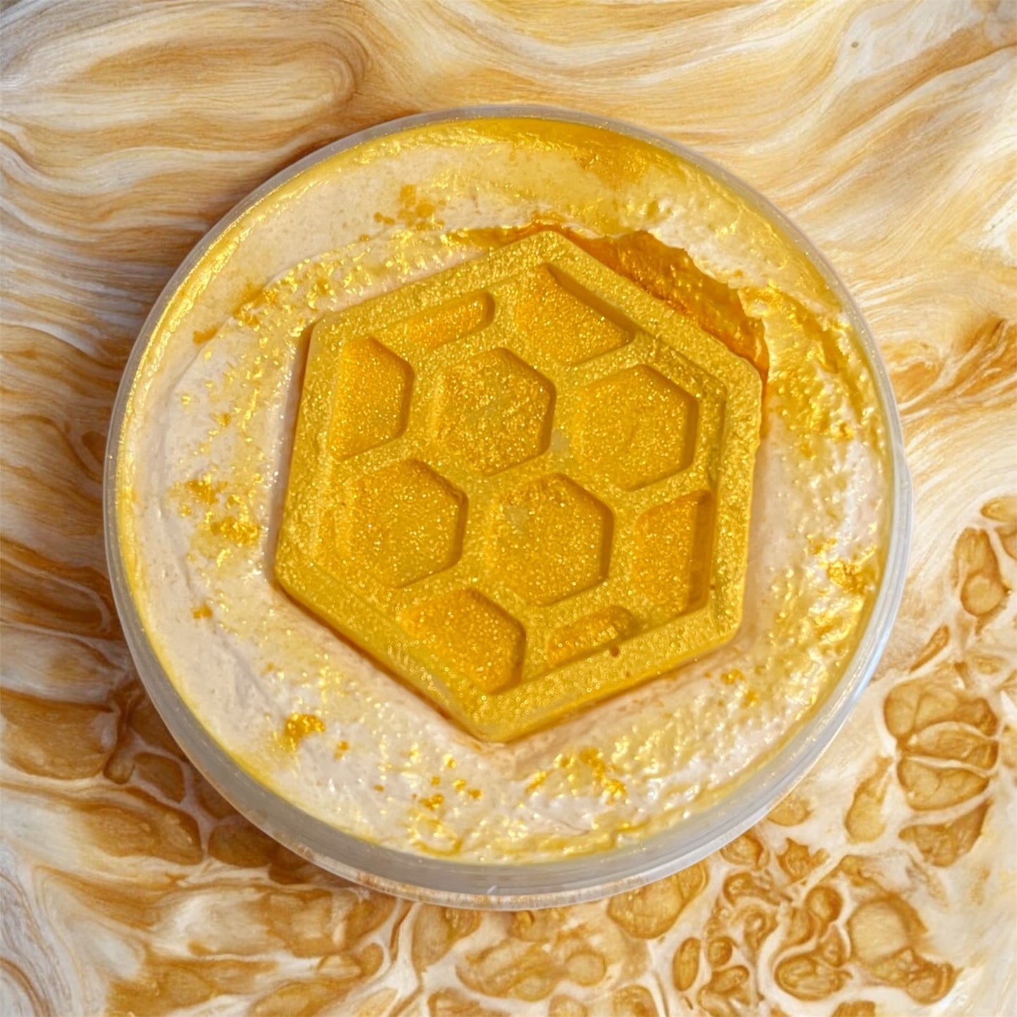 A drizzle of honey whipped body scrub 💫