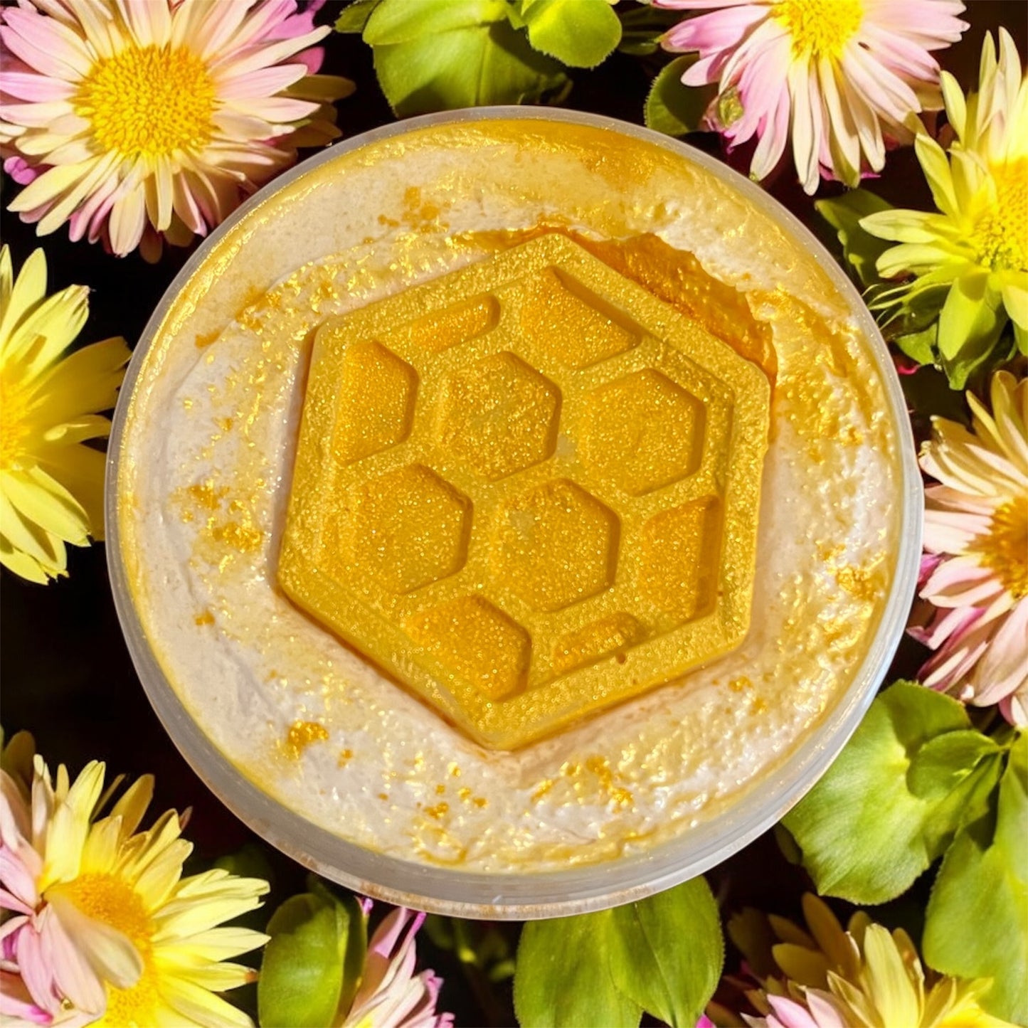 A drizzle of honey whipped body scrub 💫