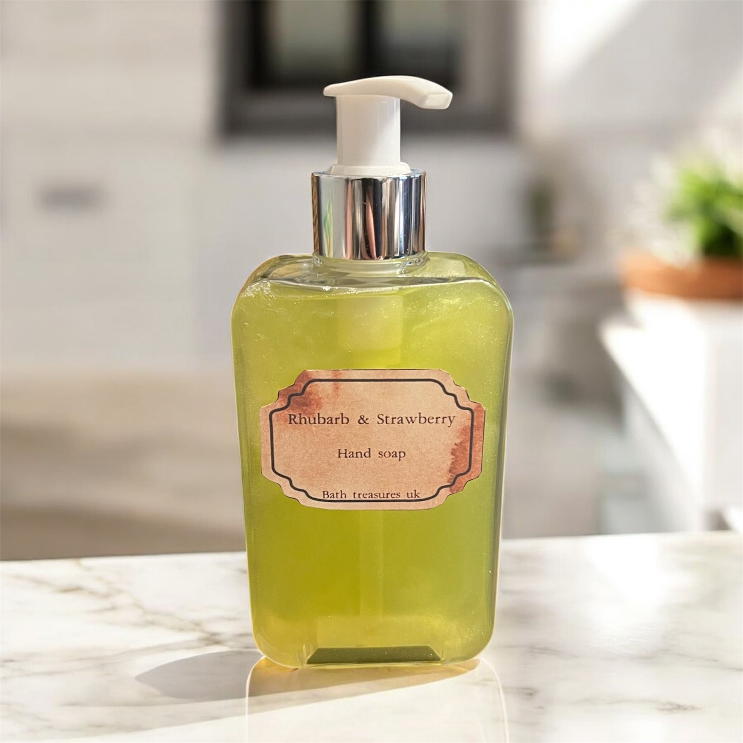 Rhubarb & Strawberry hand soap 💫