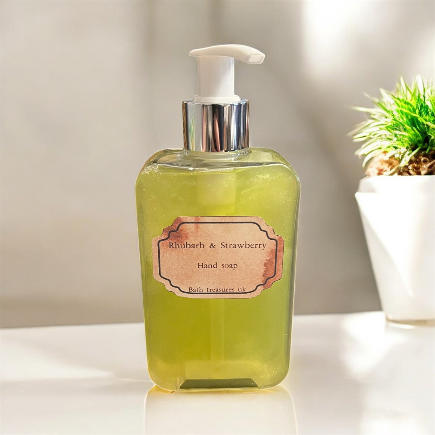 Rhubarb & Strawberry hand soap 💫