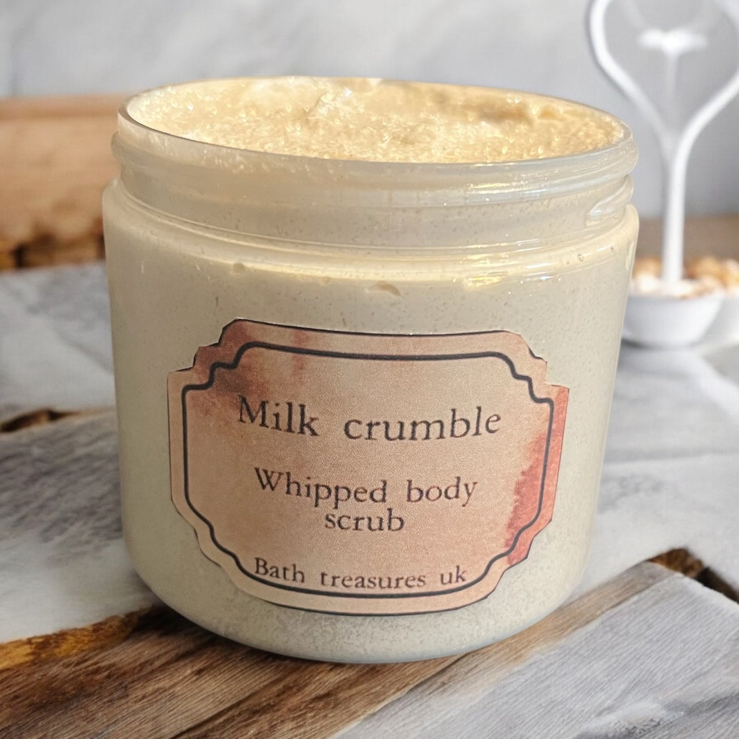 Milk crumble whipped body scrub 💫