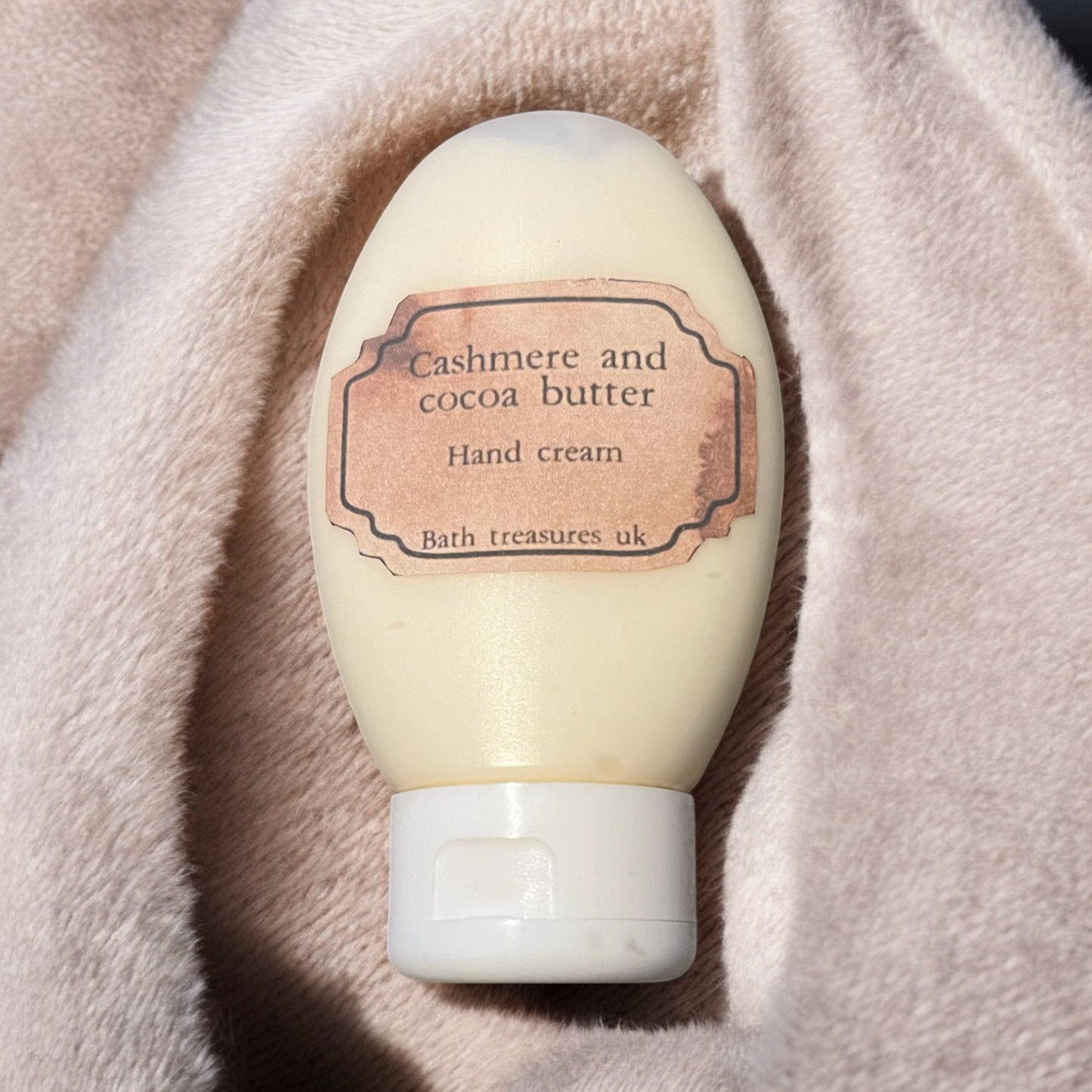 Cashmere and cocoa butter hand cream 💫