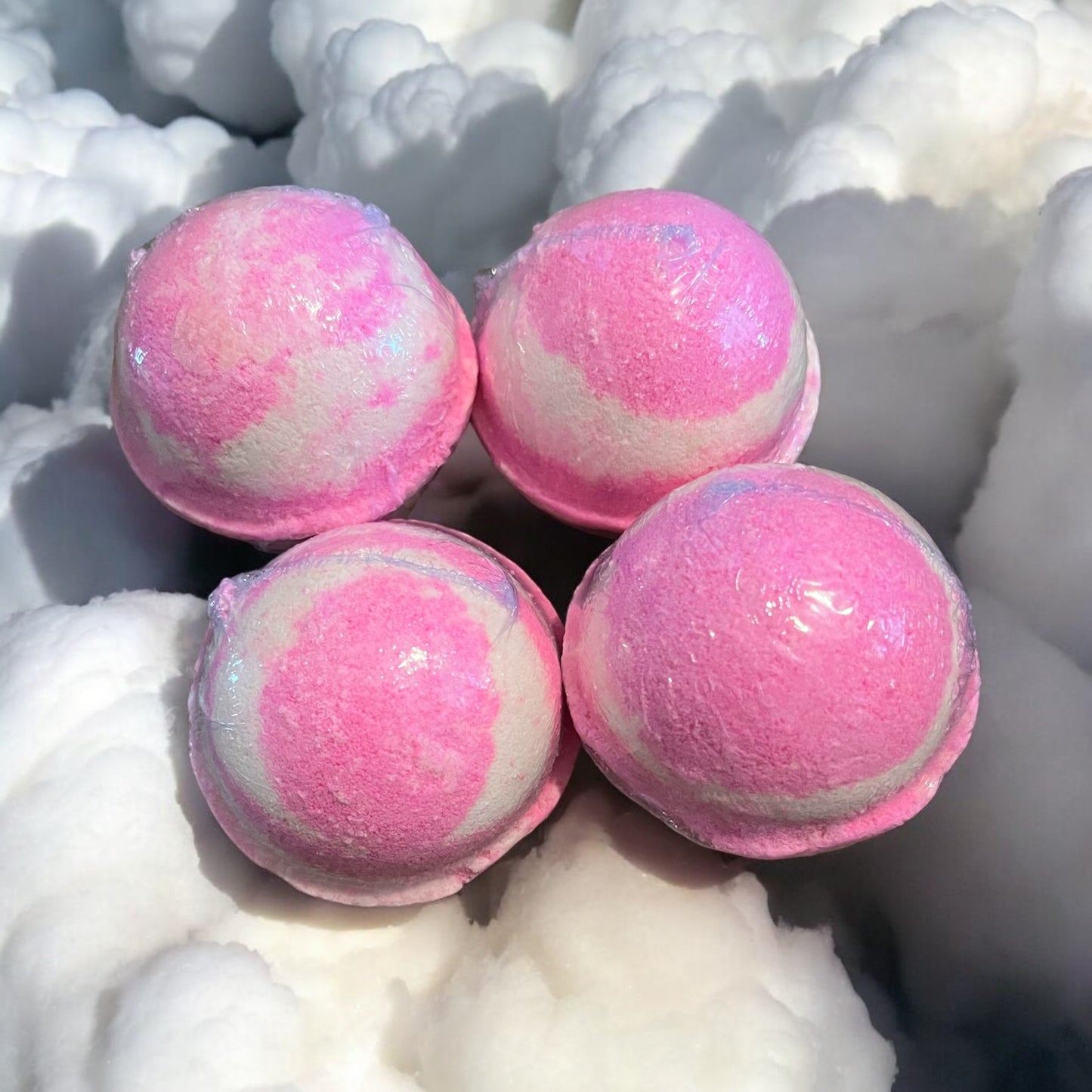 Marshmallow and raspberry bath bomb 💫