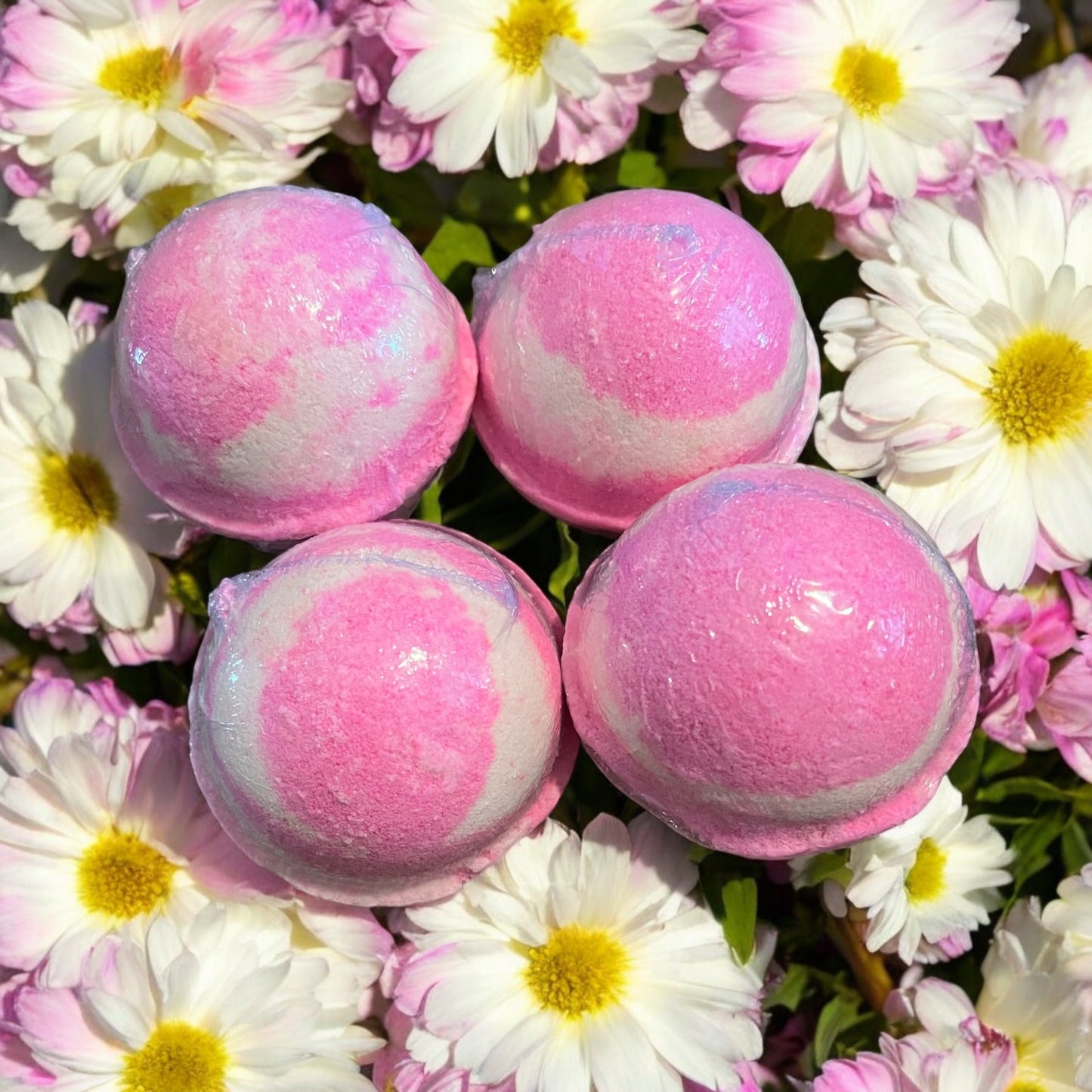 Marshmallow and raspberry bath bomb 💫