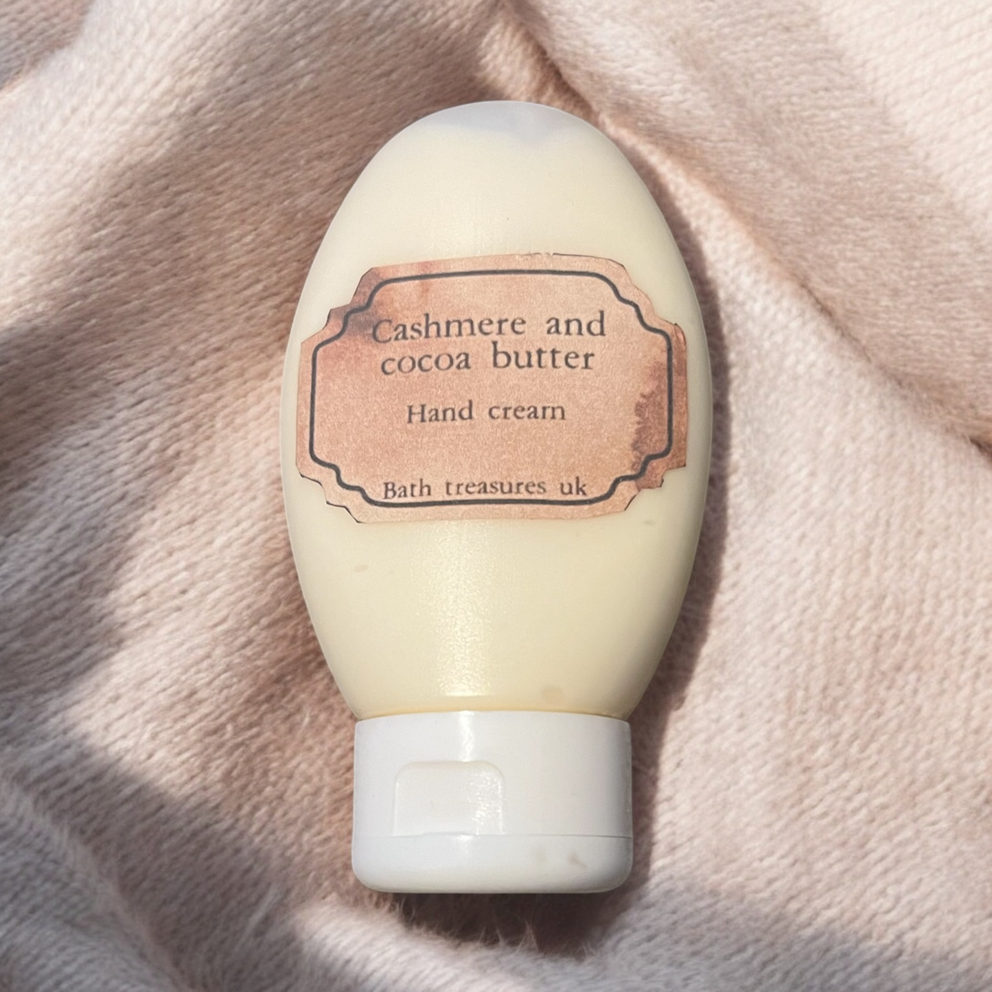 Cashmere and cocoa butter hand cream 💫