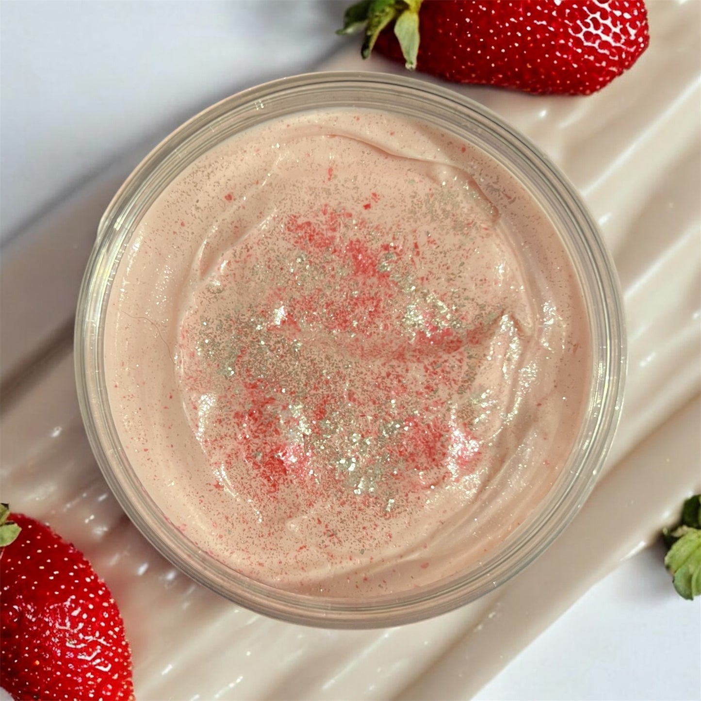 White chocolate strawberries body butter 💫